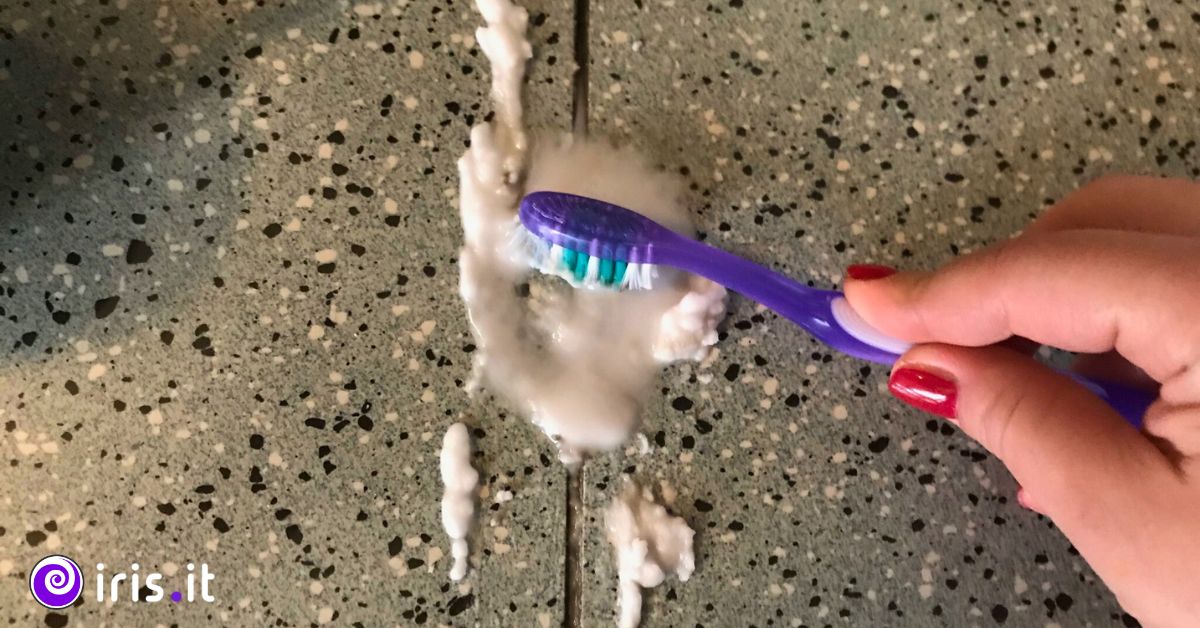 pulizia fughe spazzolino bicarbonato